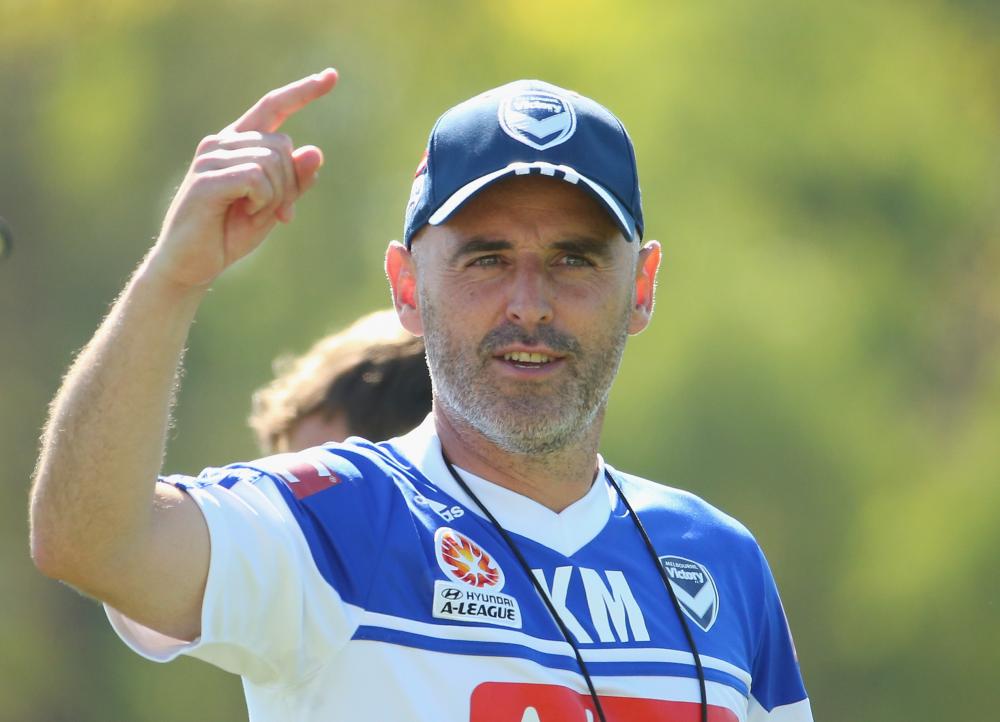 A-League: Victory and Reds fight for third spot