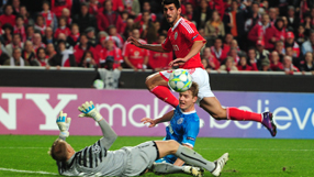 Benfica progress and dream of former glories