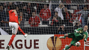 Cardozo pens sink 10-man Liverpool