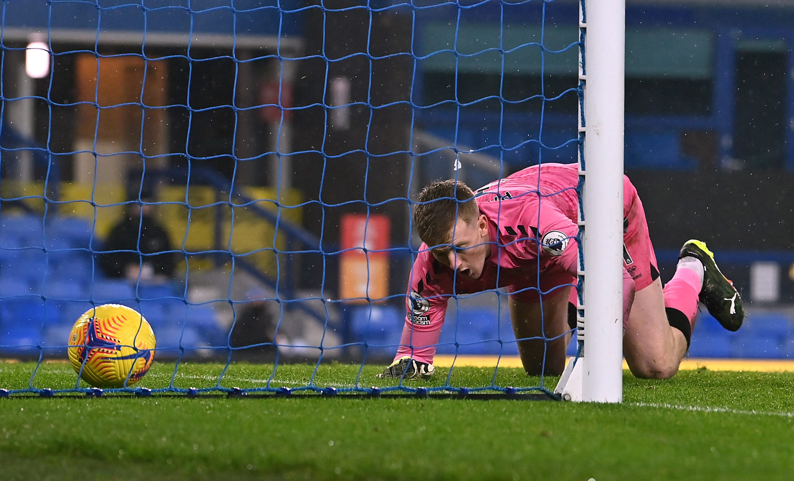 Carlo Ancelotti refuses to blame Jordan Pickford after mistake hands Foxes point