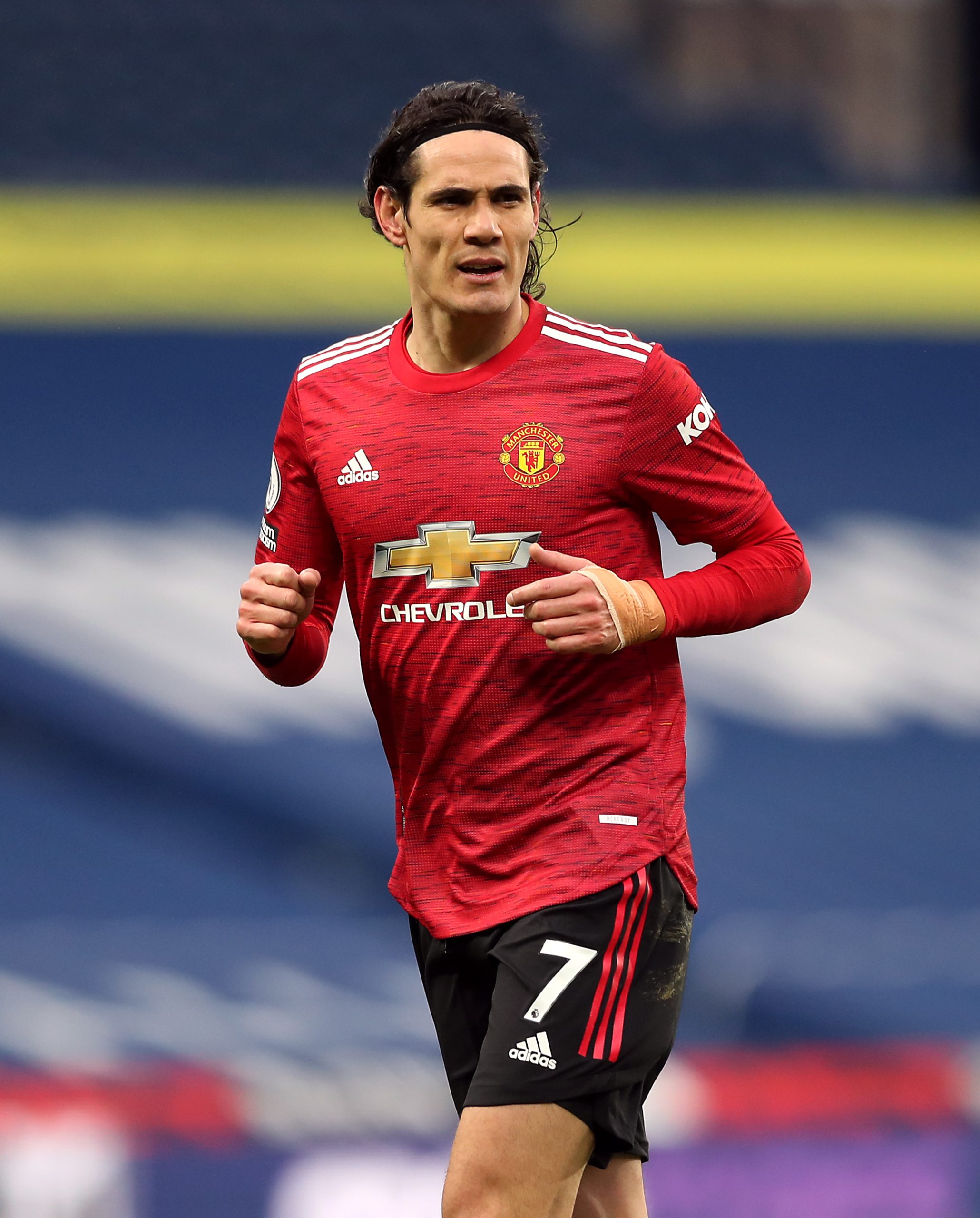 Cavani ‘proud’ to wear United shirt after father hints at South America return