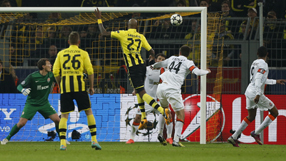 Dazzling Dortmund cruise past Shakhtar