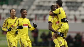 Defoe hits hat-trick, Anzhi beat Liverpool
