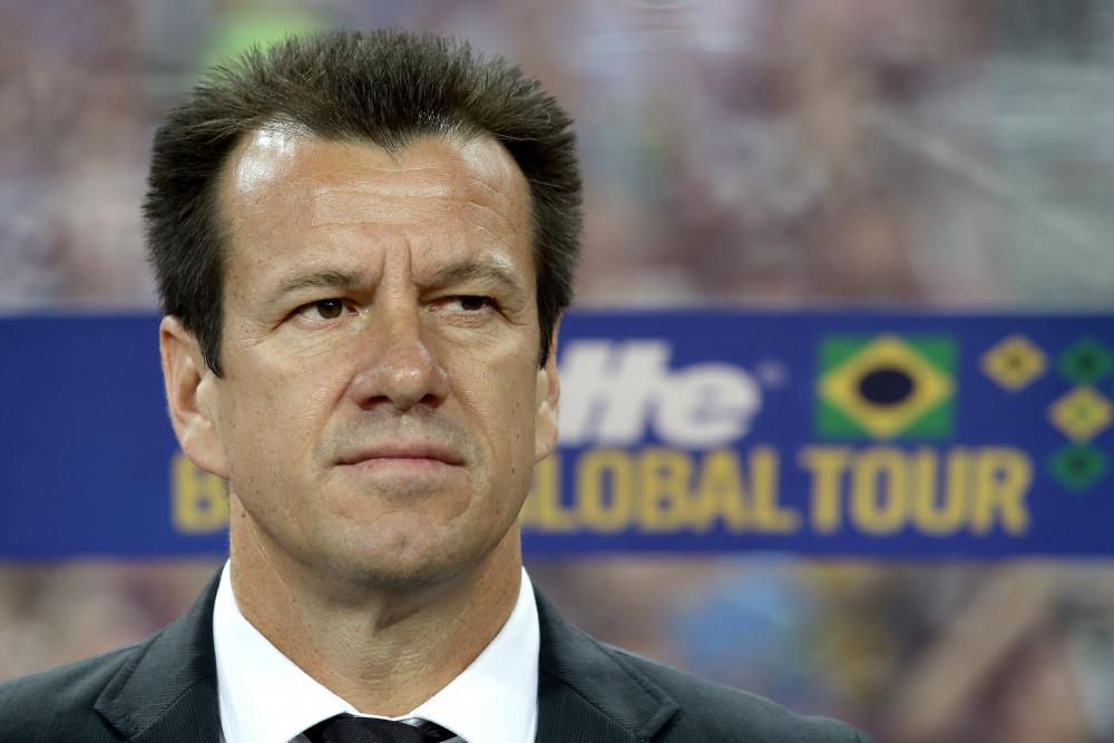 Dunga plays down captaincy controversy