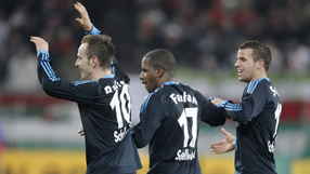 Farfan sends Schalke into cup quarters