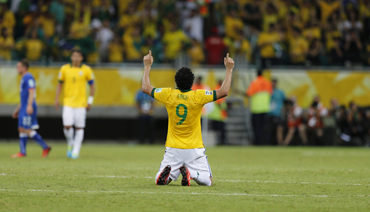 Fred and Neymar secure Brazil win over Italy