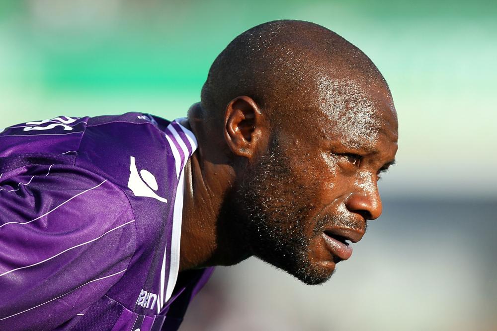 Glory shock Jets but Gallas suffers injury