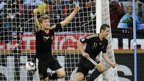 Golden boot chasers to go hell for leather