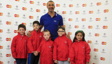 Gullit: Dortmund to beat under-pressure Bayern