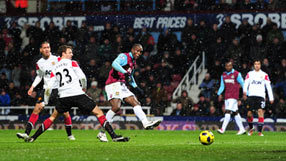 Hammers humble Man United