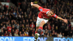 Hernandez hits another late winner