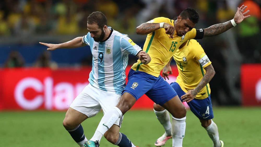 Higuain back in favour as Sampaoli ponders Tevez recall