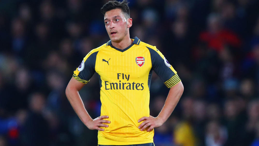 His style is more fluid – Wenger defends Ozil