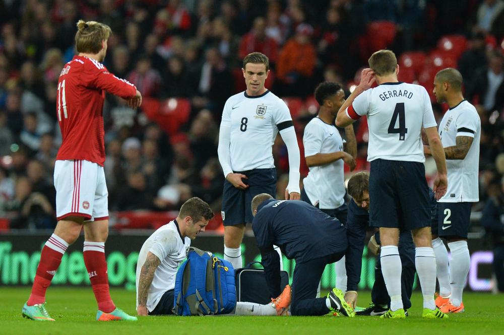 Hodgson laments Wilshere’s foot injury
