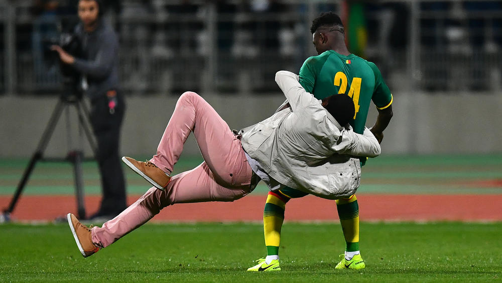 Ivory Coast-Senegal abandoned after crowd trouble