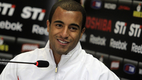 Lucas leaves Brazil for PSG with “heavy heart”