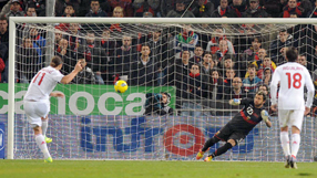 Milan defeat Genoa despite Robinho miss