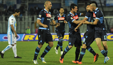 Napoli keep title hopes alive with Pescara win