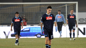 Napoli squander chance to close gap