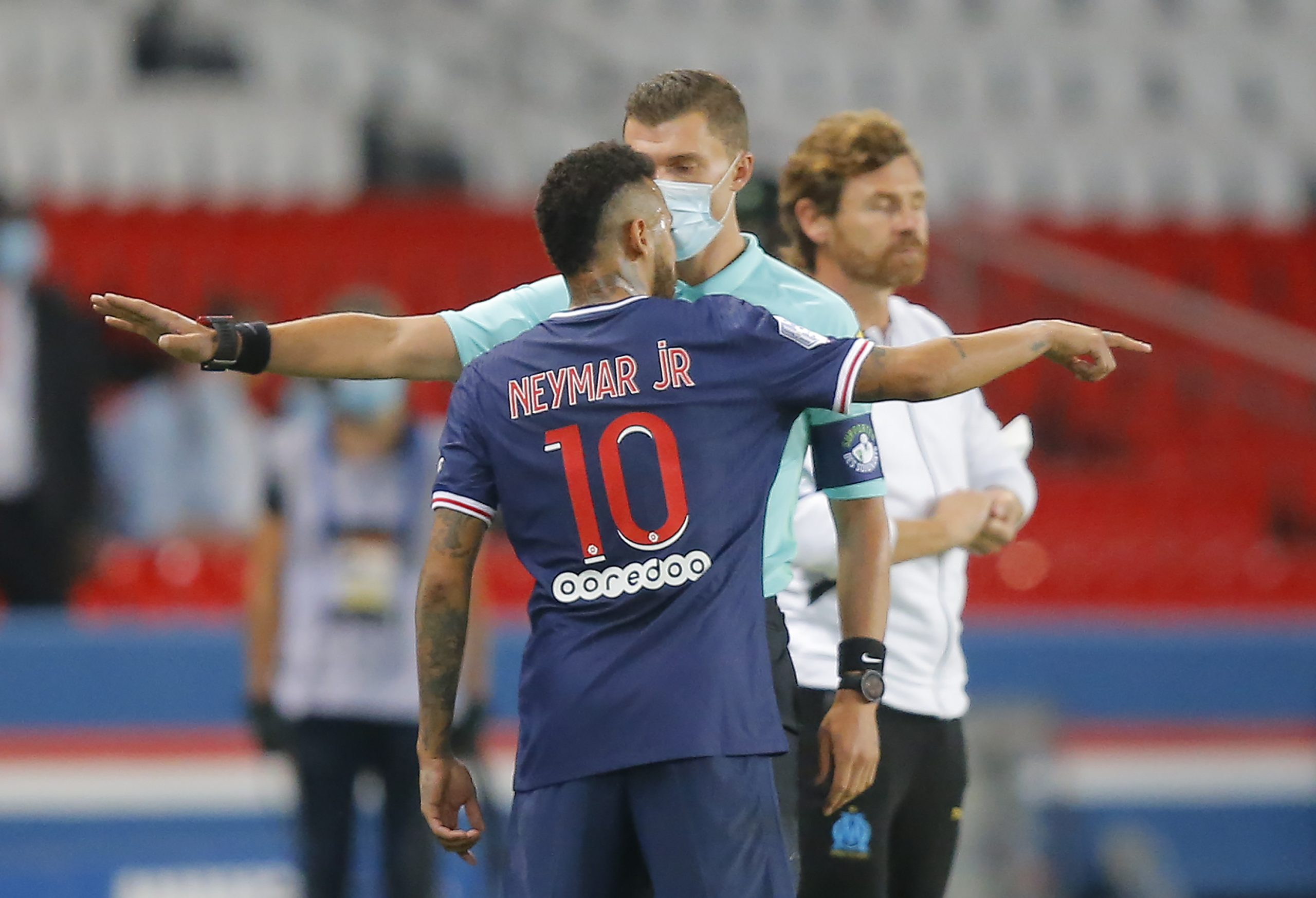 Neymar one of five sent off as Marseille win at Paris St Germain