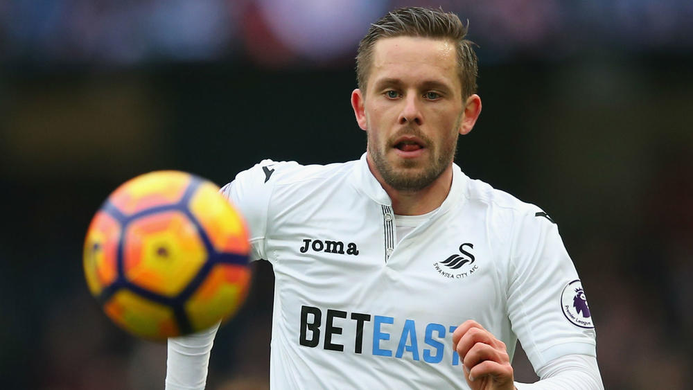 No talk of Sigurdsson leaving Swansea – Clement