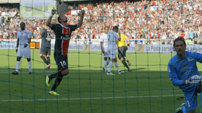 PSG pick up first victory as Montpellier go top