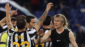 Pepe pounces to keep Juve dreaming of Europe