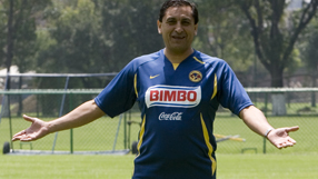 Popular Diaz returns for third stint at River