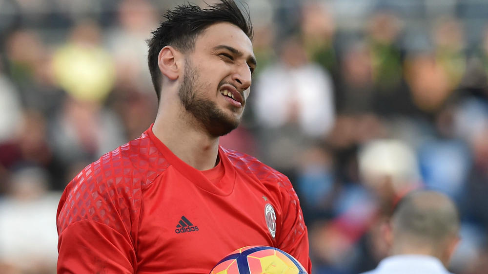 Raiola says Donnarumma will meet with Milan amid confusion