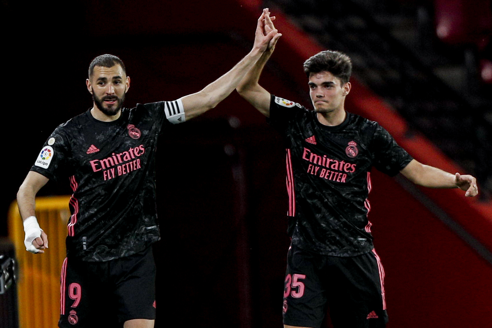 Real Madrid cruise past Granada to keep pressure on Atletico