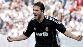 Real grow in confidence as Barca problems mount