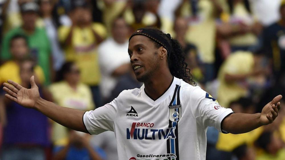 Ronaldinho joins Fluminense