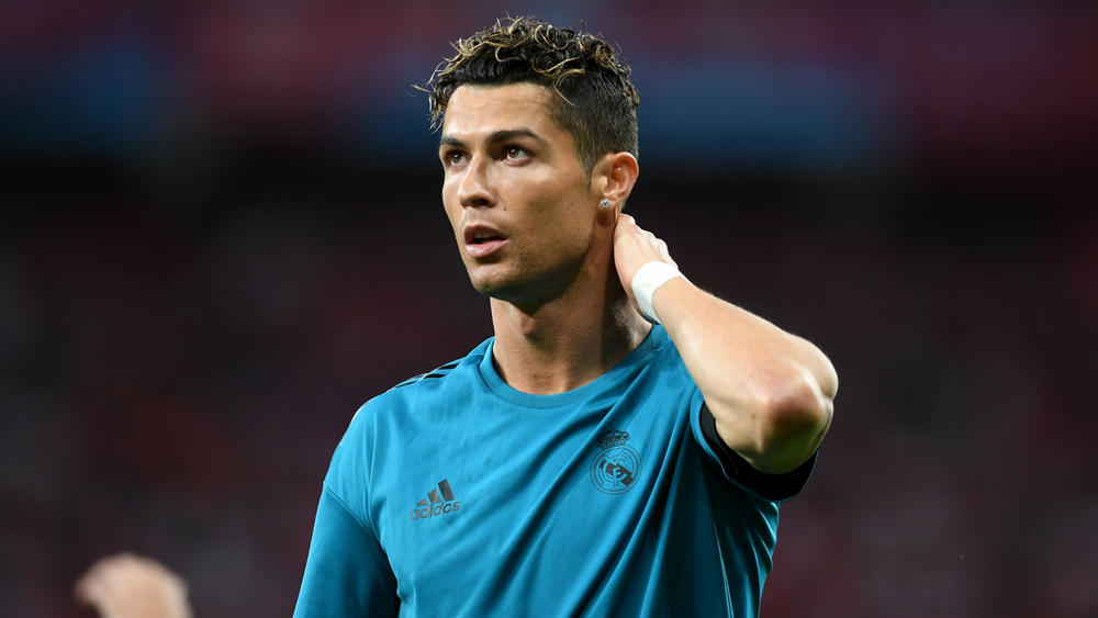 Ronaldo enjoys holiday amid Juventus links
