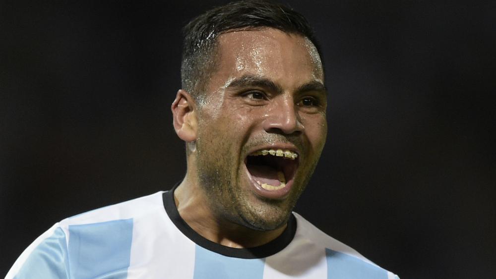 Sevilla bring in Argentina defender Mercado
