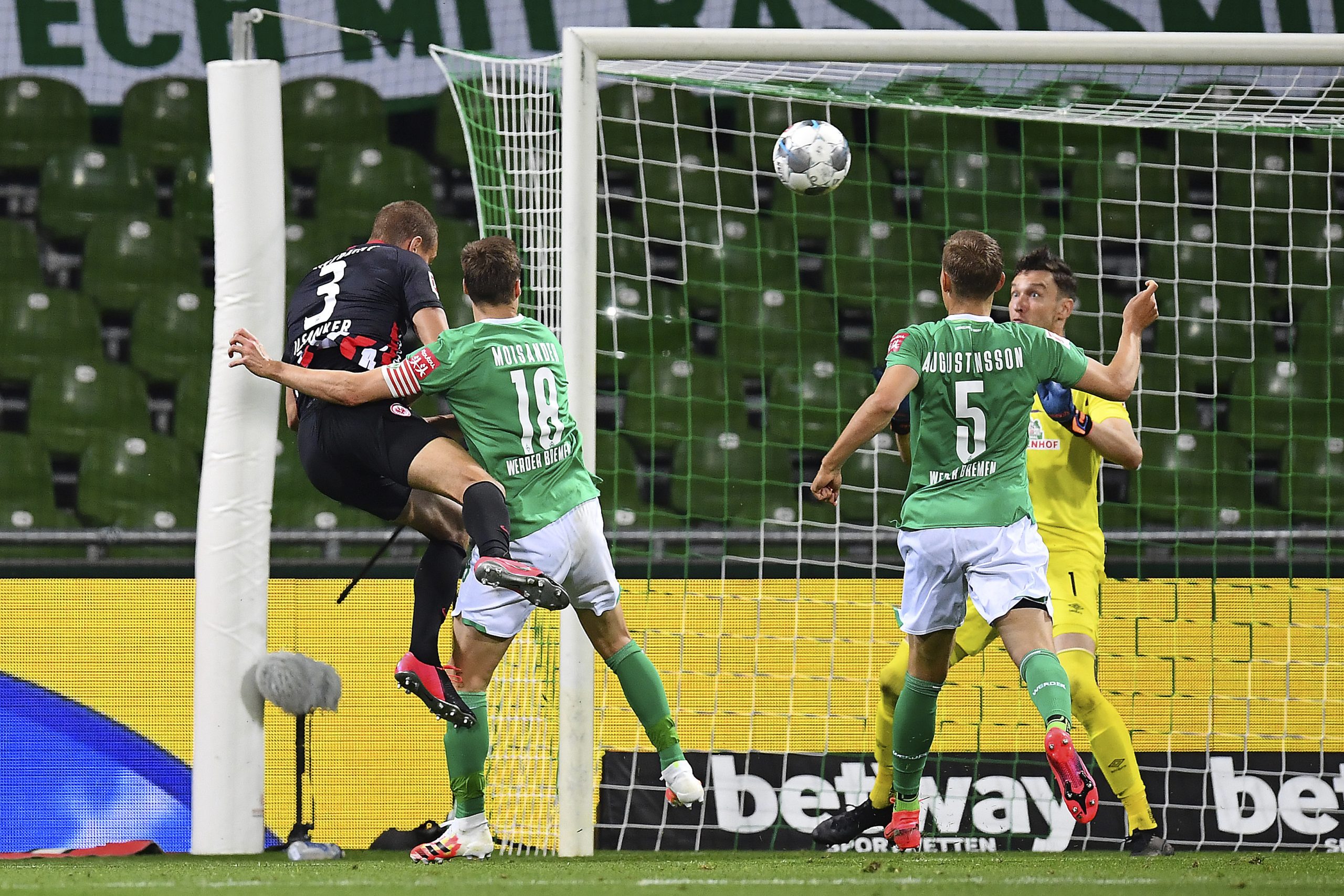 Stefan Ilsanker double downs struggling Bremen