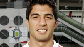 Suarez strike not enough for Ajax