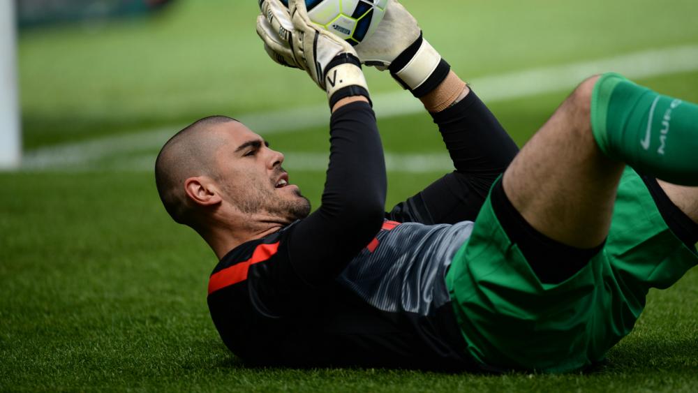 Van Gaal: Valdes refused to play in second team
