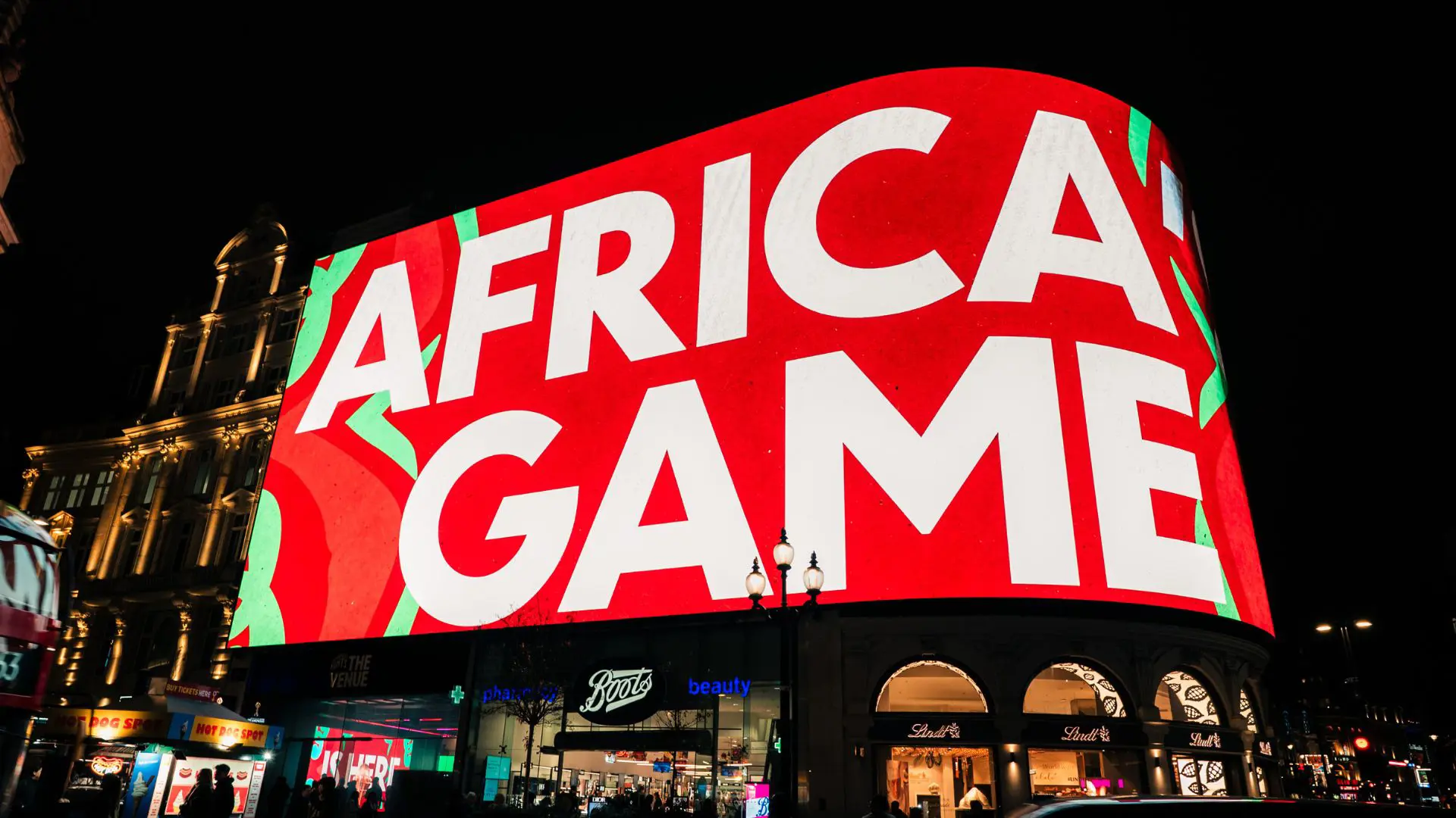 Le Diaspora Tour de la CAN démarre en beauté à Londres avec des légendes comme Alexandre Song, Alex Iwobi, des artistes tels que Stonebwoy et Odumodublvck puis l’ancien dirigeant d’Arsenal David Dein.