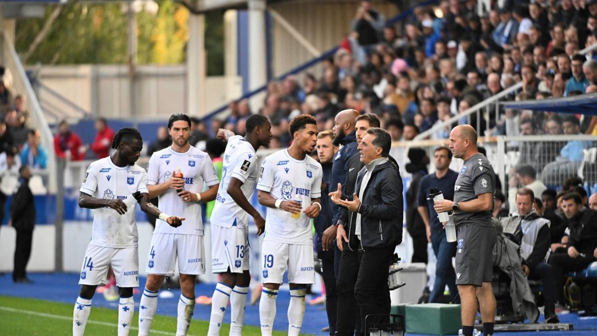 Le coach d’Auxerre allume ses joueurs après la défaite face à un petit OM