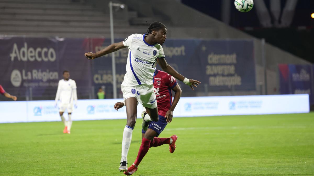 L2 : Troyes pulvérise Dunkerque, Reims s’impose à Guingamp L2 : Troyes pulvérise Dunkerque, Reims s’impose à Guingamp