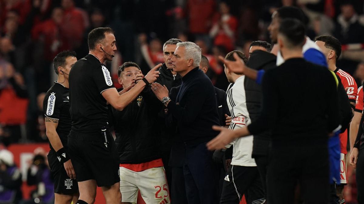 Penalty non sifflé, Mourinho expulsé : le Benfica est passé par toutes les émotions contre Porto