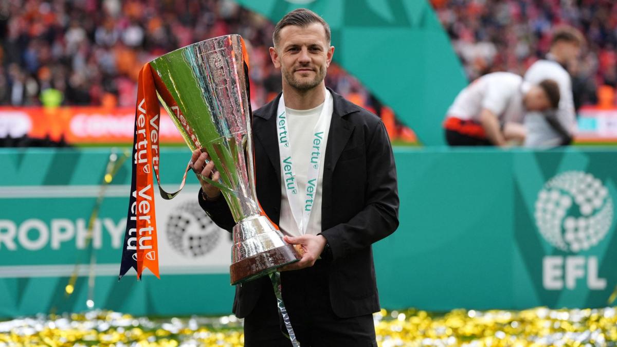 À 34 ans, le coach Jack Wilshere fait le bonheur de Luton Town !
