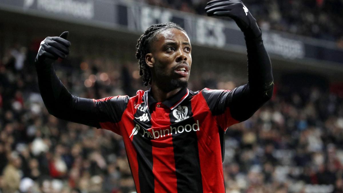 Barrages Ligue 1 : avec un doublé de Wahi, Nice écrase Saint-Etienne et assure son maintien