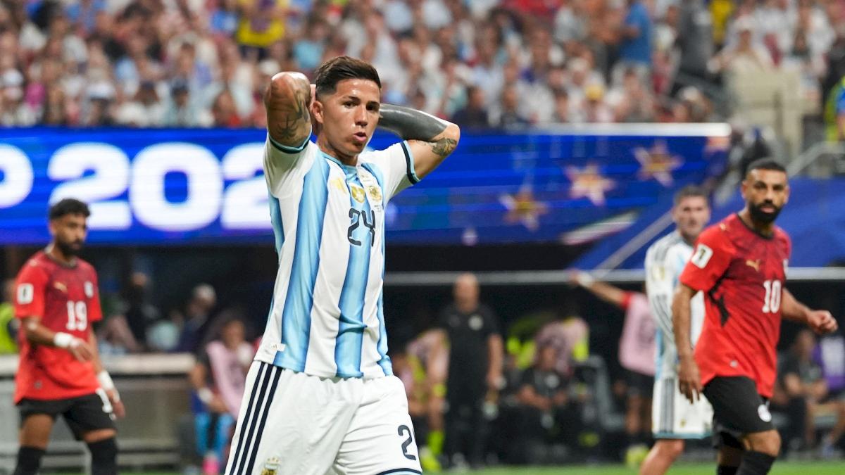 Coupe du Monde 2026 : Enzo Fernandez expulsé après un tacle violent