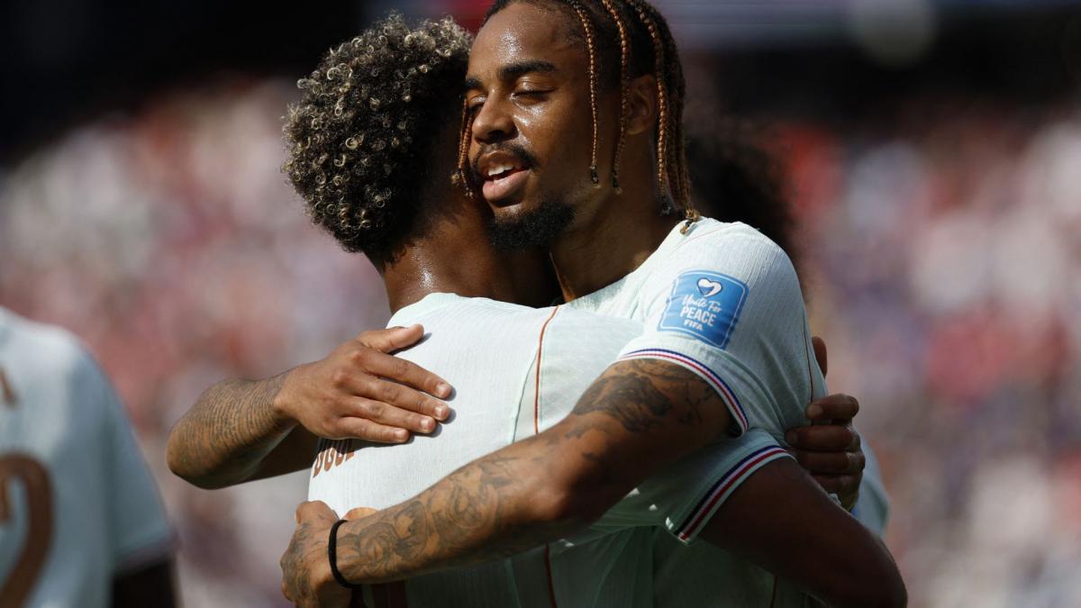 Désiré Doué et Bradley Barcola donnent des maux de tête à Didier Deschamps Désiré Doué et Bradley Barcola donnent des maux de tête à Didier Deschamps