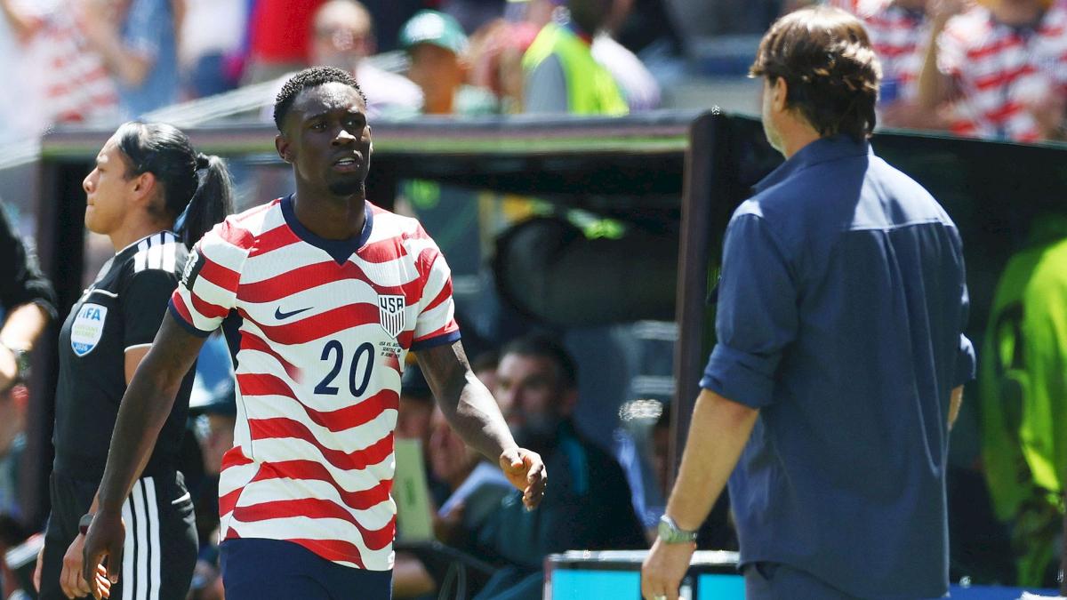 Coupe du Monde 2026, États-Unis : pourquoi le carton rouge de Folarin Balogun a été annulé Coupe du Monde 2026, États-Unis : pourquoi le carton rouge de Folarin Balogun a été annulé