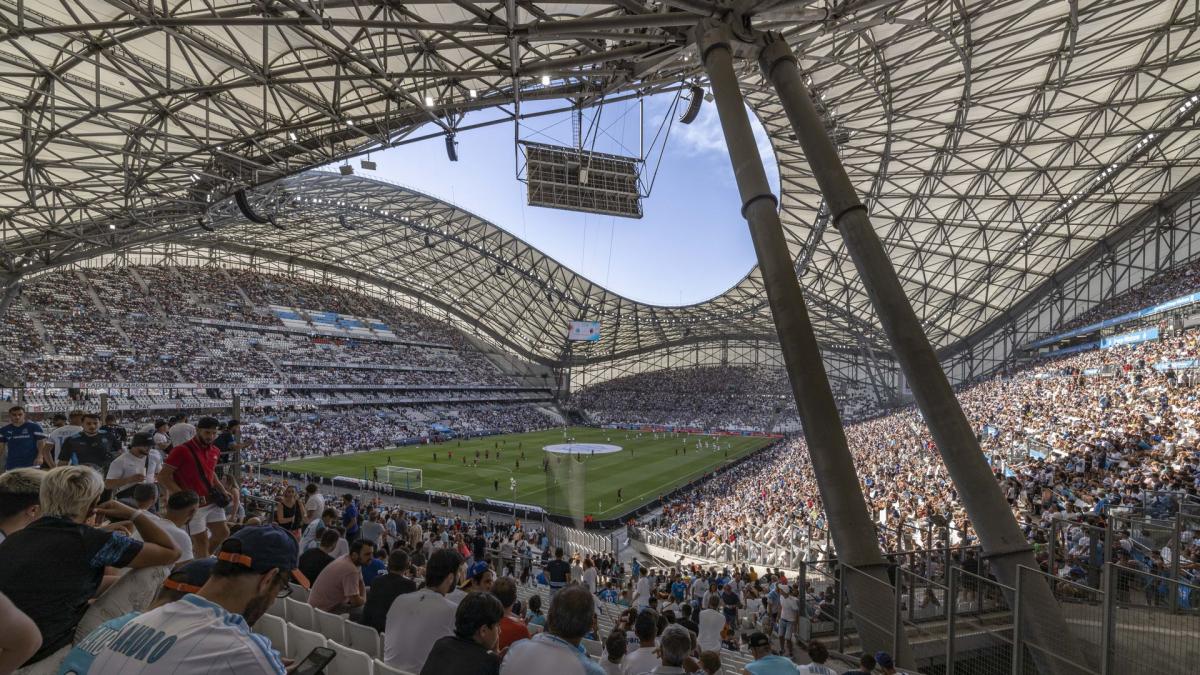 OM : Rachid Zeroual explique la banderole « Viva Roja »