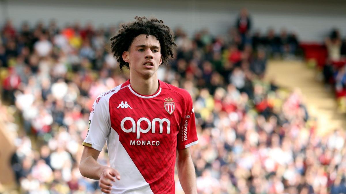 Maghnes Akliouche quitte l’AS Monaco et signe au PSG ! Maghnes Akliouche quitte l’AS Monaco et signe au PSG !
