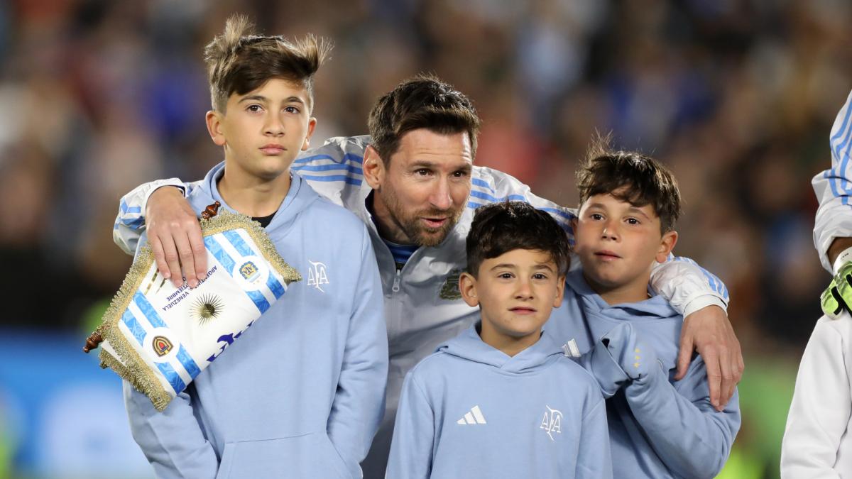 Barça : Lionel Messi dément une arrivée de son fils Thiago